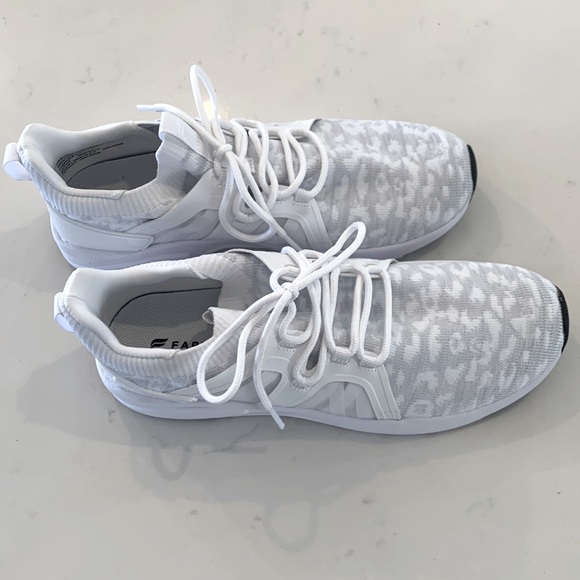 Womens size 9.5US sneakers. - Picture 1 of 1